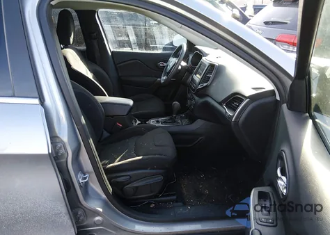 2019 Jeep Cherokee Latitude 4X4 z USA, uszkodzony, nr VIN 1C4PJMCB4KD367298